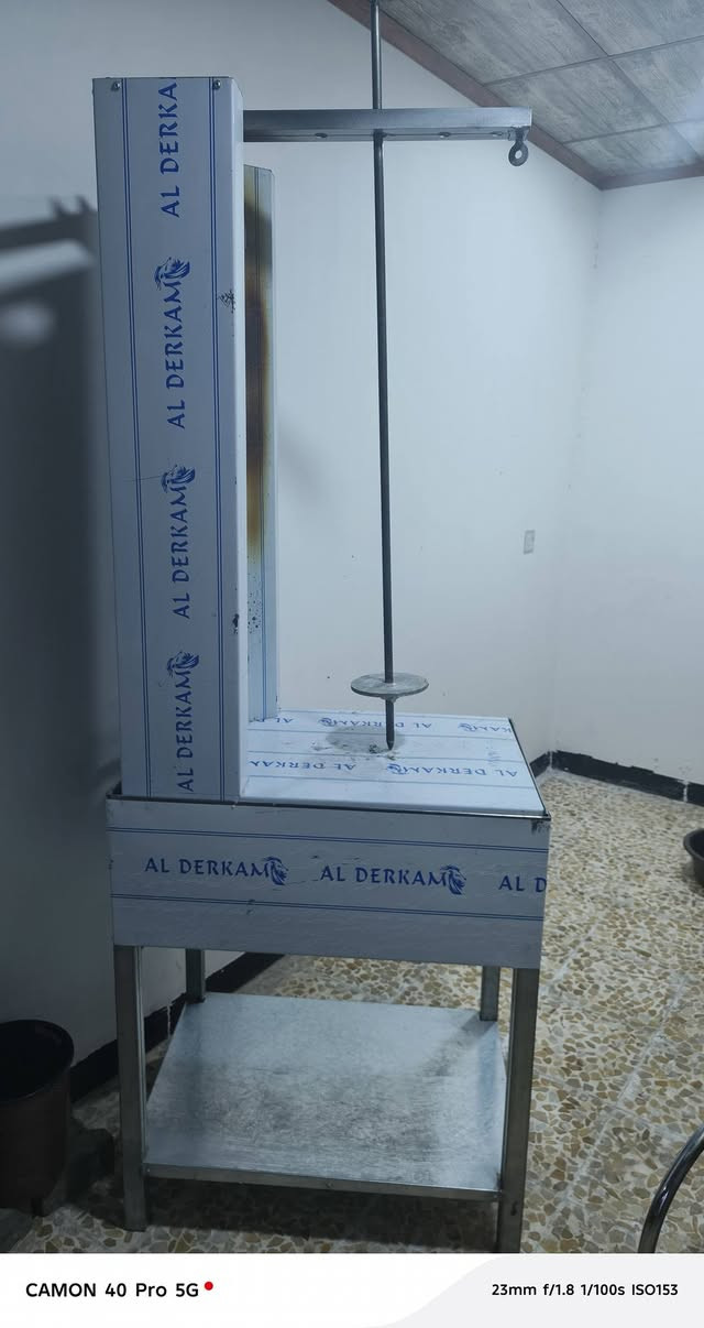 شواية للبيع جديدة مشتغله يومين فقط 
هيه وغراضها ( صينية وسچاچين ومنظم ) السعر ٣٠٠ ألف 
***********
