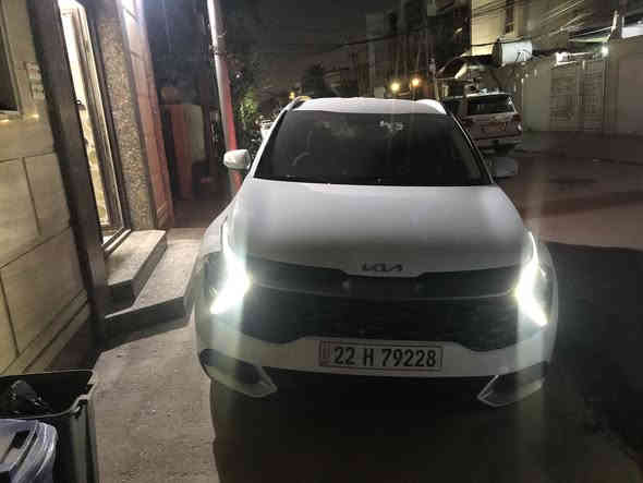 السلام عليكم اخوان عندي كيا سبورتج على وضع الشركة كفالة عامة بسمي ماشية 31 كيلو  مواصفات السبورتج معروفة مكان السيارة بغداد. سعررررررررررر 212  قفل  رقم ***********
