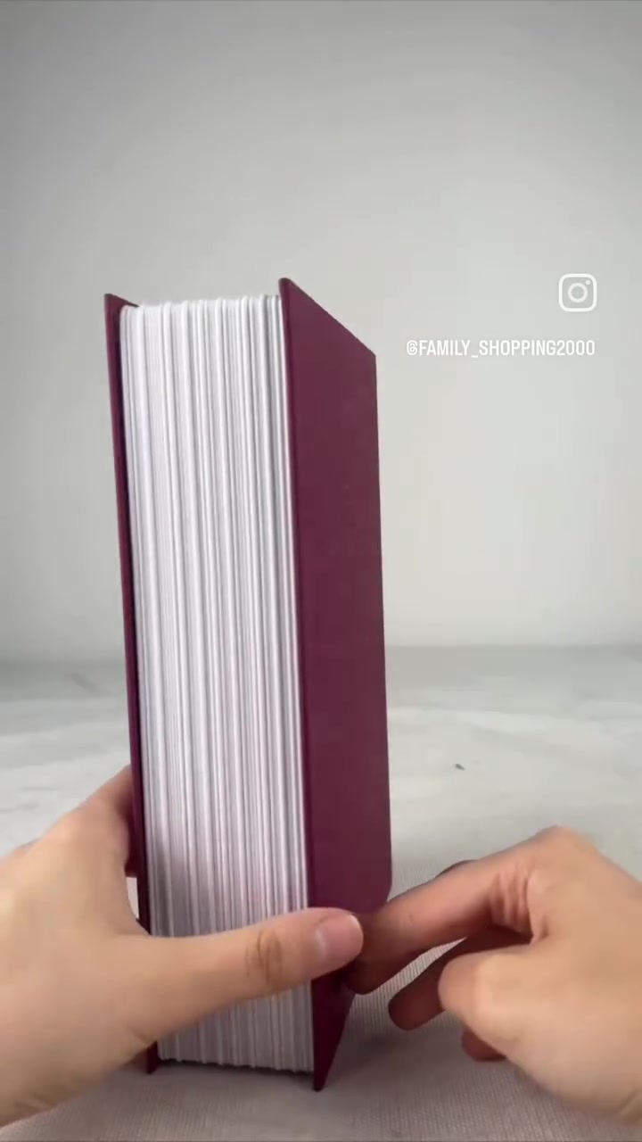 العنوان: خزنة سرية بشكل كتاب.. الأمان في التخفي!
 سعر 25 الف مع التوصيل مجاني 🔒📚

​حافظ على فلوسك وأغراضك الثمينة في خزنة ذكية محدش هيعرف مكانها.

​تصميم مموه: شكل كتاب أنيق يندمج مع مكتبتك.

​أمان عالي: قفل رقمي بـ 3 أرقام (تقدر تغير الرمز براحتك).

​سهلة الاستخدام: مرفق معها تعليمات


**إذا كنت صاحب هذا الإعلان وتريد حذفه لأي سبب، رجاءا أرسل رسالة إلى الدعم الفني**