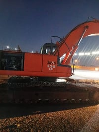 للبيع زت حجم ٢٣٠ منفيس جاهزة للعمل للاستفسار ٠٧٧٢٤٢٦١٧٢٠