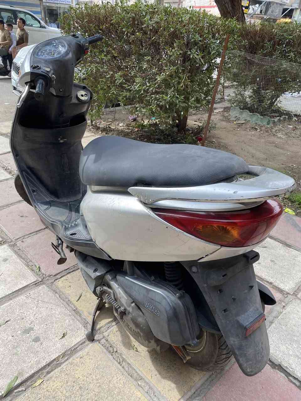 بريز لايت جوه 140 
دراجه بلاديه كلشي ممفتوح بيها ع وضعها كهربائيات كلشي شغال بيها السعر ٦٥٠ 
مكاني جسر للسنك ***********
