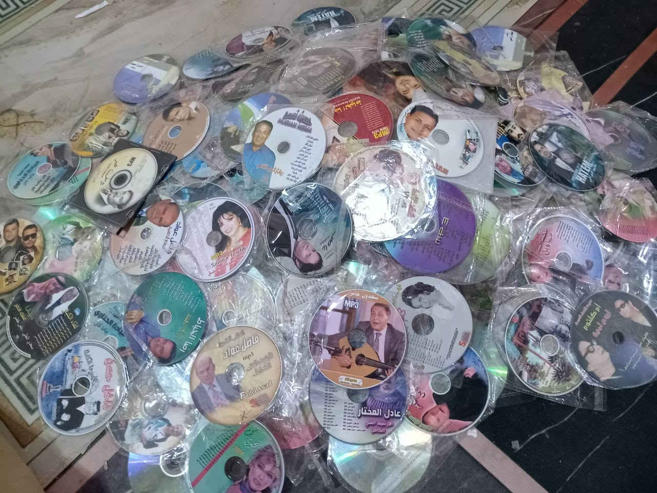 شلعة الف قرص CD أوديو بسعر مناسب ليريدهن يراسلني


**إذا كنت صاحب هذا الإعلان وتريد حذفه لأي سبب، رجاءا أرسل رسالة إلى الدعم الفني**