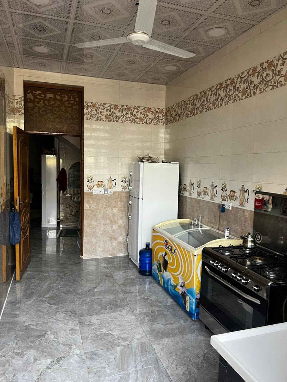 السلام عليكم بيت 150 متر موقع البيت في شارع شريفه الجديد بلشارع الرابط شارع ٨٠ بشارع ١٠٠ طابو زراعي سند ٢٥ بيت بناء حديث وجدا جديد 
سيراميك جدار بلكامل 
ارضيه بورسلين 
غرفة نوم كبيره 
وصاله 
واستقبال 
ومطبخ 
للاستفسار ***********

