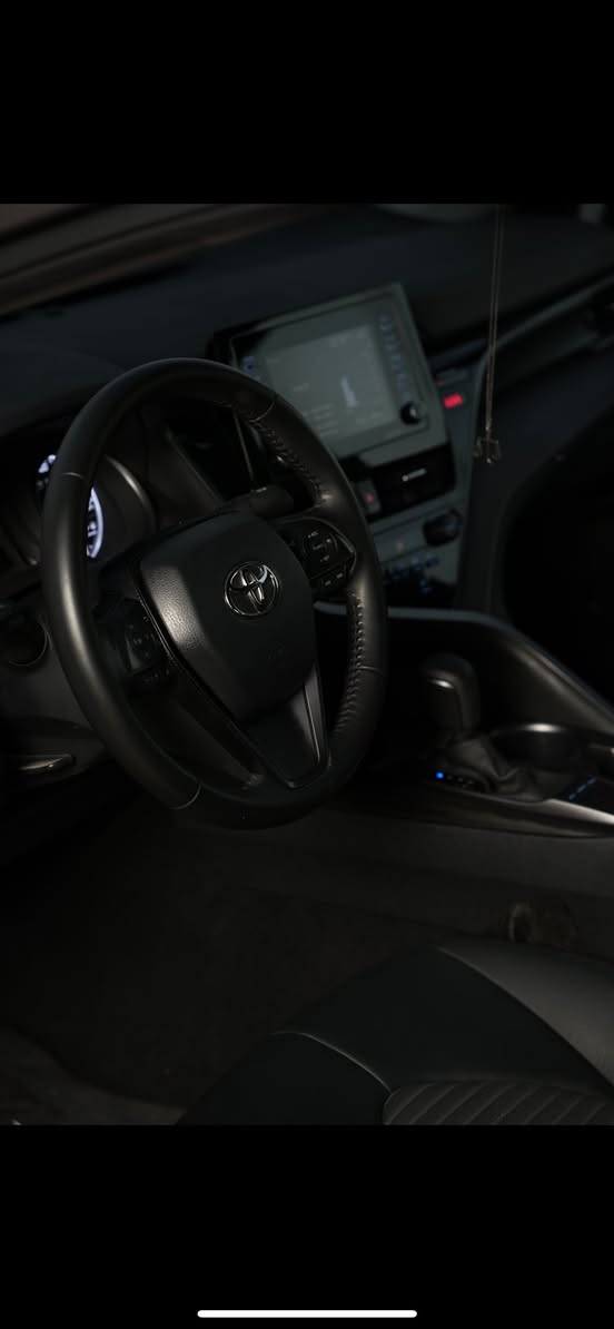 camry 2023 ♠️
وارد امريكي Se▪️ بانزين فقط 
ضرر قطعة واحدة  فقط (جاملخ )▪️
 حافة البنيد   مثل ما موضح بلصور  نفس ما وصلت من امريكا ▪️بدون صبغ ولا تعديل ▪️
ماشية 36 mi▪️
ايرباكاتها كلها سليمة ▪️
تحويل مباشر ▪️
رقم اربيل ▪️
مكانها موصل ▪️
سعر المطلوب 235 وبيها مجال ▪️
للتواصل ***********
