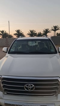 لاند كروز 2014 للبيع بيها بارد قليل التفاصل 07807029134