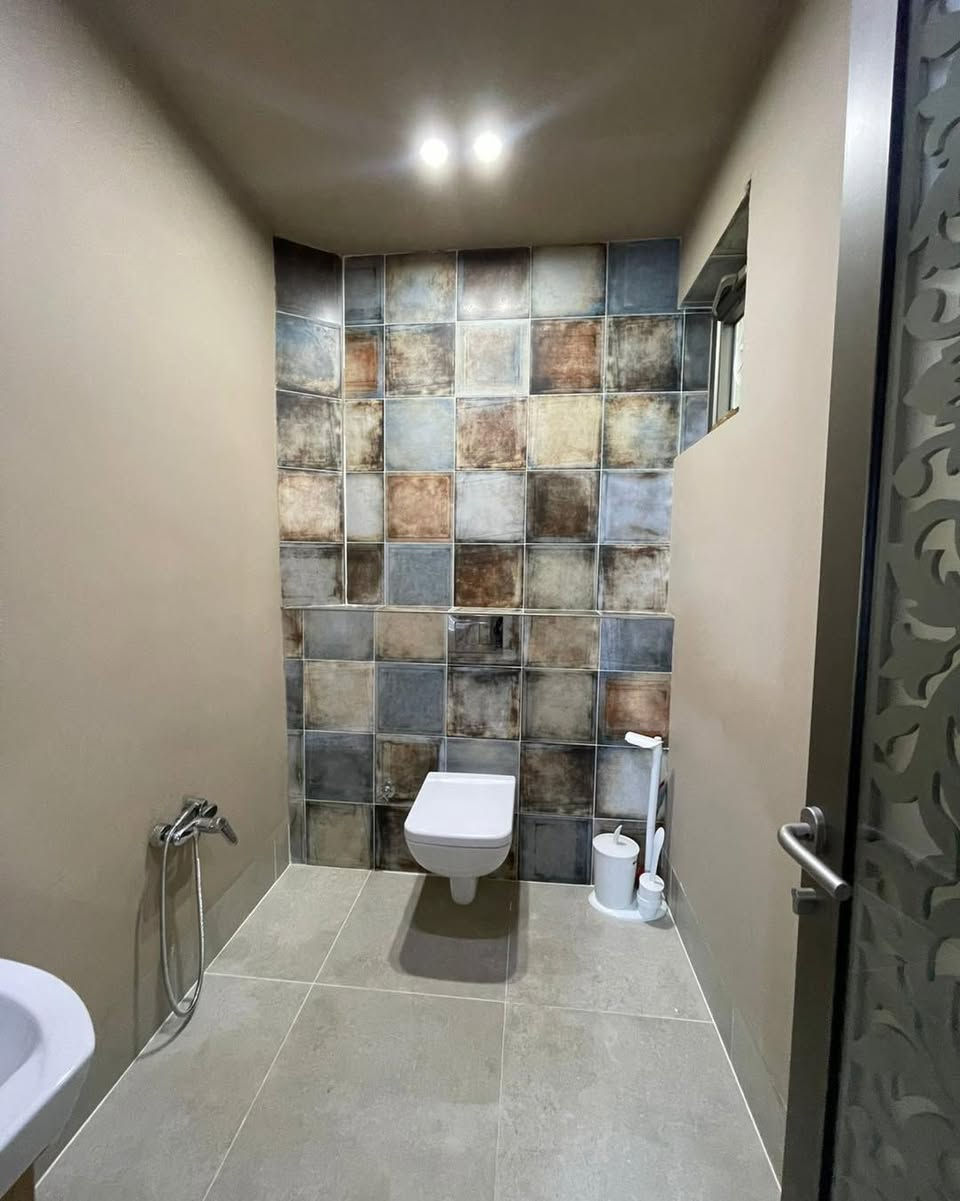 خانوو ‎بۆ فرۆشتن لە ســلێمانی-( گەڕەکی زانکۆ)

‎🔸ڕووبەری(100)مەترە ، 
‎🔸دوو نهۆمە 

‎پێکهاتووە لە:
‎نهۆمی یەکەم:
‎ میون،چێشتخــانە،مساعد،مشتملات 

‎نهۆمی دووەم:
‎ ،3ژووری نووستن ، مشتملات

‎بۆ زانینی نـرخ کــۆمێنت بنوسە یان
‎پەیوەندی بکەن بە ژمارە:  ***********
