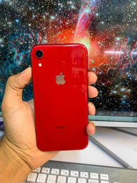 ايفون xR السعر 125 الف قفل للبيع ذاكره 64 والبطاريه 76 مكاني بغداد شار...
