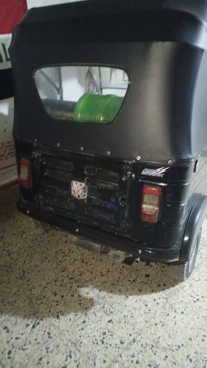 باجاج موديل 20 سنويه بأسمي جاهزه مجفت بيه طخطخات بصيطه ب6 ملايين وبصيط ***********
