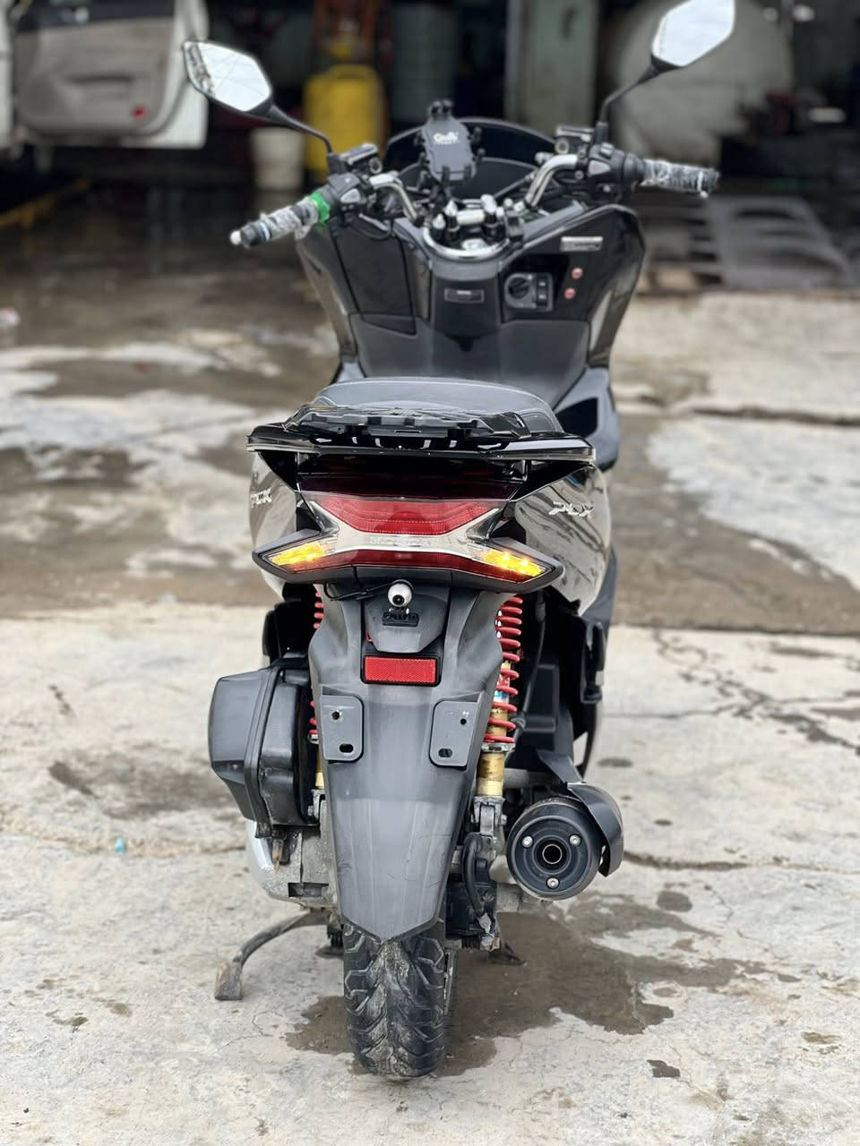 سلام عليكم ورحمة الله وبركاته دراجهpcx الجيل الثالث دراجه رمبه كامرات امامي وخلفي وجيبي اس وتدفئة مكفوله كفاله عامه وحساس ازدحام بصمه  العنوان بغداد حي نصر رقم الهاتف ***********
