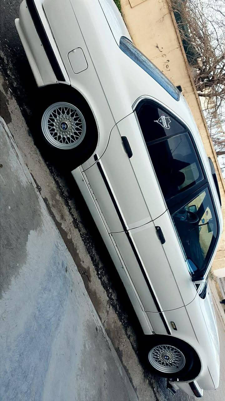 سەرەتا بەناوی خوای گەورە BMW 520  دیجیتال مۆدیل ٩١ئارم پلاستیک هەولئر بەشەرتی ئارموو ئەوەلیات دوو جام کارەبا قفل مەرکەزی Abs  تەبریت ساردوو گەرم  گئرو مەکینەی بە شەرت توندو تۆلە کوشین کامل جلدی بۆ کراوە ناو داخلی گلەی لەسەر نیە  گئچەکانی کامل ئیش دەکا کارەباهی کامل مەزبوتە بئ لئدان پئشوو پشتی کەپسە بئ لئدانە سبووغی بیلادیە سئ  پارچەی پئشی سبووغە بئ ناو گرتن سەحری خوار هەموو بازار ٣٧  مەجالئکی برایانە ئەوەش رەقەم تەلەفون  
  ادمین گیان وە ری گره سوپاس
*********** 
تیبینی ٸە وە رە قە می ساحیبی تە لە فۆنی بۆ بکە ن أربيل, العراق
