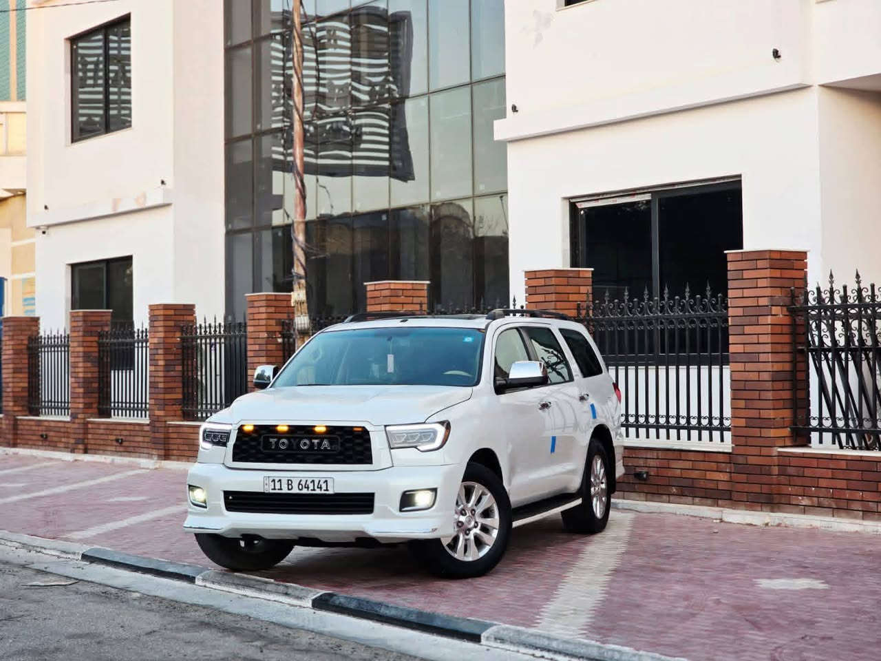 سلام عليكم لاندكروز سيكويا موديل ٩رقم بغداد بسمي للبيع أو مراوس بكيه ١٤ راكب نيسان اج وتو مكان السياره بغداد *********** واتساب وتصال ***********
