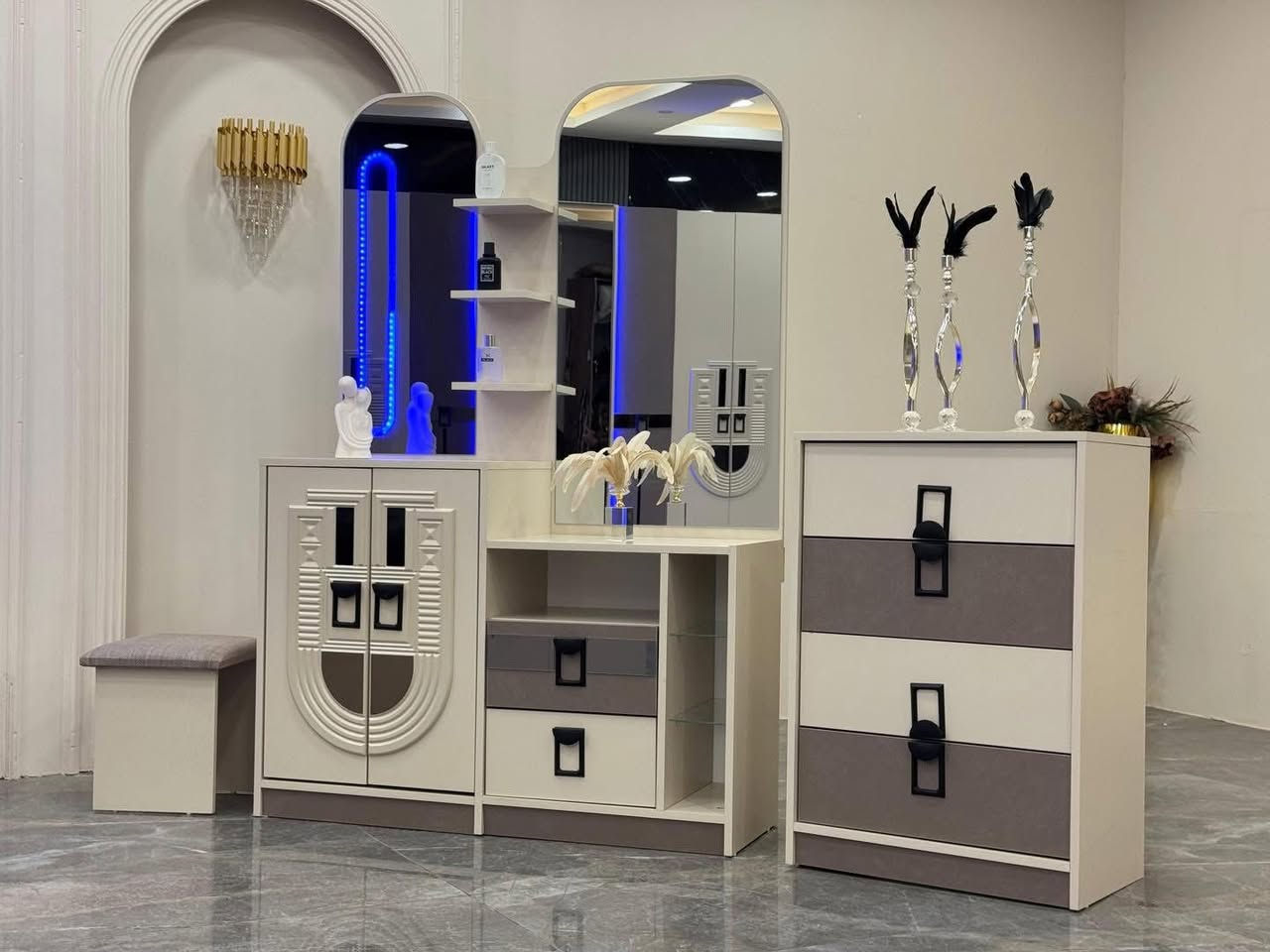 معرض صلاح آلدين للأثاث المنزلي للجمله والمفرد 
✨ غرف نوم. من داخل معرضنا ✨
🔹 فخامة التصميم وجودة ما تنتهي!
       موديل  مريج 
    ✔️ تتكون من  10 قطع متكاملة
✔️ عرض السرير 285 متر مع  الكومديات
✔️ عرض الكنتور مع الملحق 320متر
✔️ ظهر كنتور بلوك متين
✔️ برغي جوي حديد لضمان الثبات
✔️ صبغ حراري 3 طبقات مقاوم للخدش
✔️ ضمان 5 سنوات فتح وشد
🚚 يتوفر نقل ونصب لجميع مناطق صلاح آلدين 
مع كادر متخصص 
***********
#الفرع_الاول
تكريت الزهور مقابل كليه تربيه البنآت مجاور تانكي المآء قرب غصن الزيتون 
#الفرع_الثاني
تكريت الزهور مقابل مدرسة خالد بن وليد قرب تربيه البنآت
