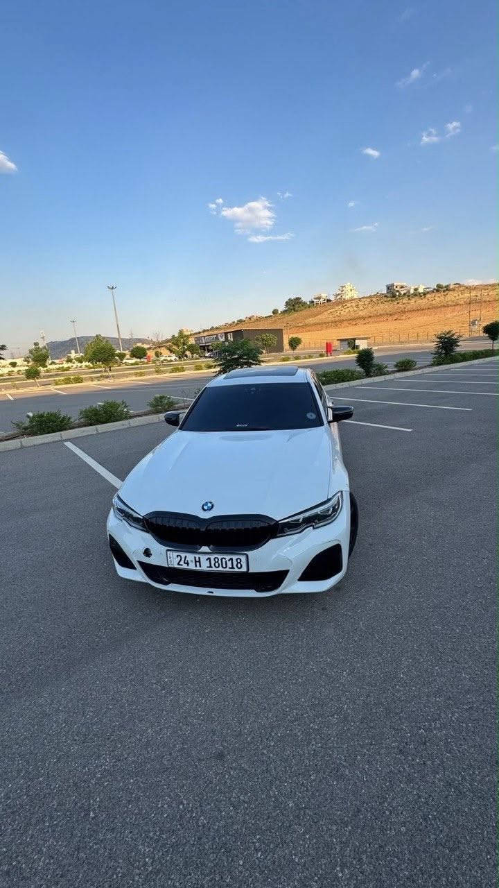330i موديل 2020 داخلة العراق كلين حادثها بنيد و جاملغ و بيها شبر بالباب سكن موضح بصورة ماشية 93 الف مايل محدثة كامل M Package مصروف عليها هواي سيارة 
بيها شوتة و برمجة امريكا قير محرك بشرط  مواصفات BMW معروفة كراسي خزن تدفئة مقاعد و فتحة سقف و غيرها
***********
