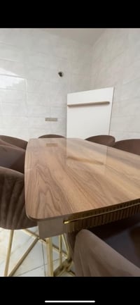 ميز طعام خشب • أرجل ذهبية • ٦ كراسي شامو