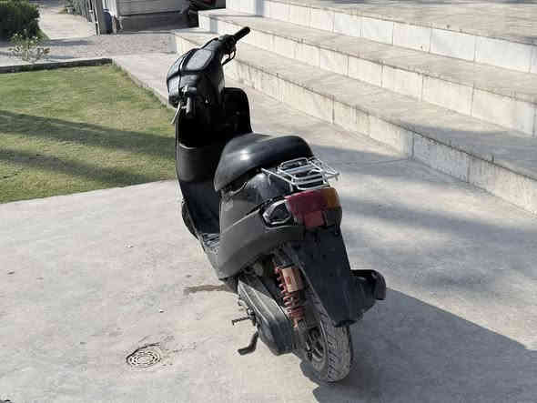 دراجه بطه نضيفه مابيه أي نقص ما مفتوحه الدراجه شغاله سلف هندر ٢٥٠ أو بيه مجال ***********
