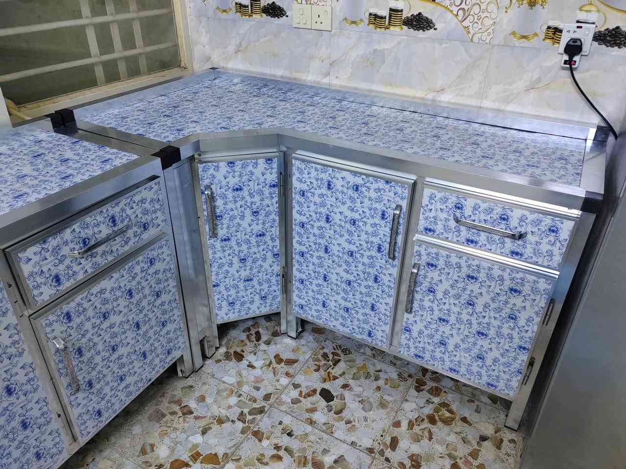 كاونتر المنيوم للبيع ب 75 وبيه مجال عنوان سريدات مربع ثالث رقمي ***********

