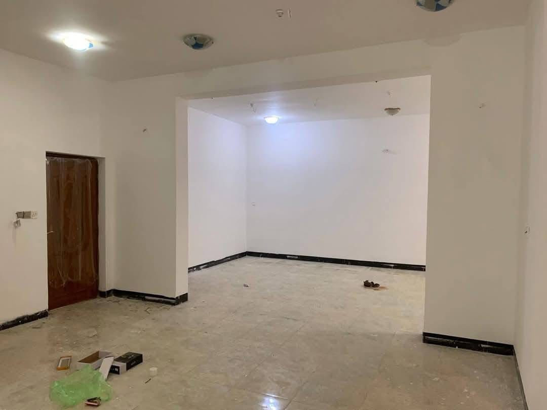 دار مساحه ٢٢٠ متر طابو صرف 
طابقين طابق الاول يحتوي على 
٢ غرف نوم و مطبخ واستقبال وهول 
وصحيات خارجيه وداخليه وحديقه وكراج سياره
طابق الثاني يحتوي على ٣ غرف نوم نظام سويت 
العنوان ام الهوى جديده يبعد عن شارع العام مسافه ١٠٠ م

الاستفسار ***********
