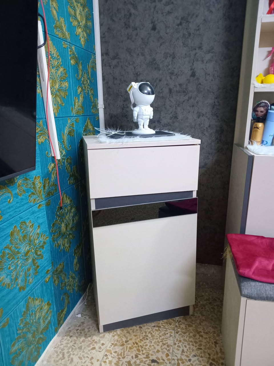 السلام عليكم غرفه نوم اخت الجديده ١٠ قطع للبيع سعرها ٨٠٠ مكاني تكريت للستفسار الاتصال عل الرقم ***********
