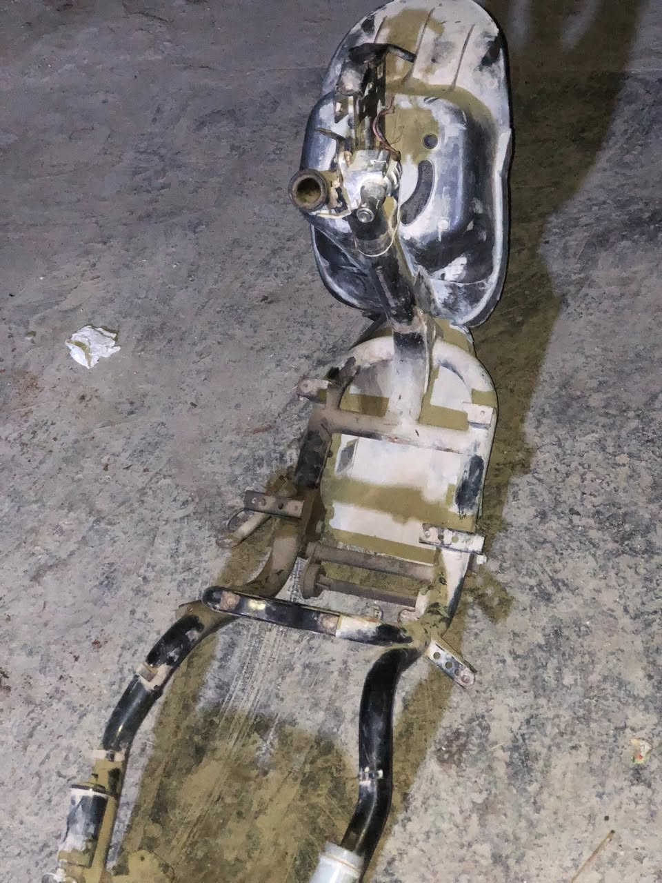 سلام عليكم
للبيع طابوكه بيهة بستم وزنجيل 
وشاصي فارغ مو ويا الغراض
عندي تانكي
ستان صفح 
لغد 
رباط
مكاني بغداد الدوره***********
