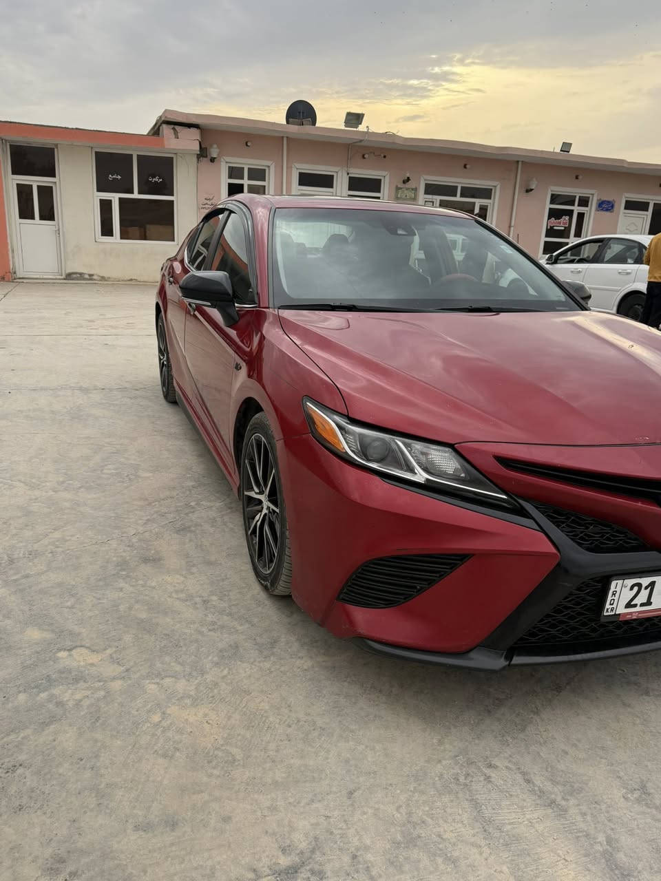 سلام عليكم كامري موديل 2020.  فول موصفات ماشيه 120 كيلو متر.    بيها قطعتين تبديل بلاد وربع   بونيد صبغ.  بدون دواخل  وسونار مرفق مع الصور.  
السعر 172 وبيها مجال 
العنوان ديالى خانقين 
***********
