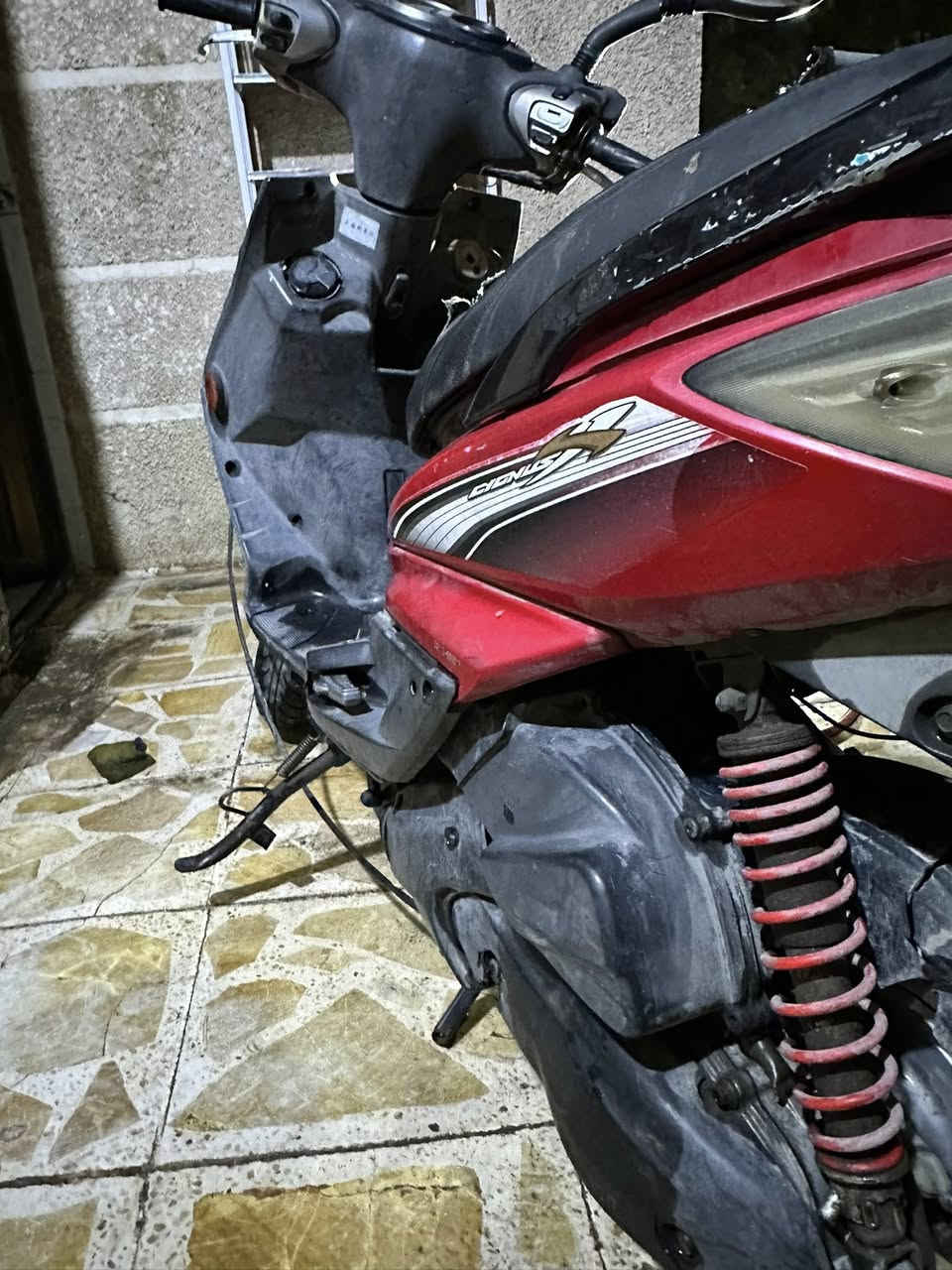 دراجه سكنس فحل ده امشي بيهة صار صوت بيهة وسكتت ابيع كوم حديد انطيني سعر ادخلك خاص اعلا واحد ابيع 
بس تاير امامي شاده قبل شهر سعره 35


**إذا كنت صاحب هذا الإعلان وتريد حذفه لأي سبب، رجاءا أرسل رسالة إلى الدعم الفني**