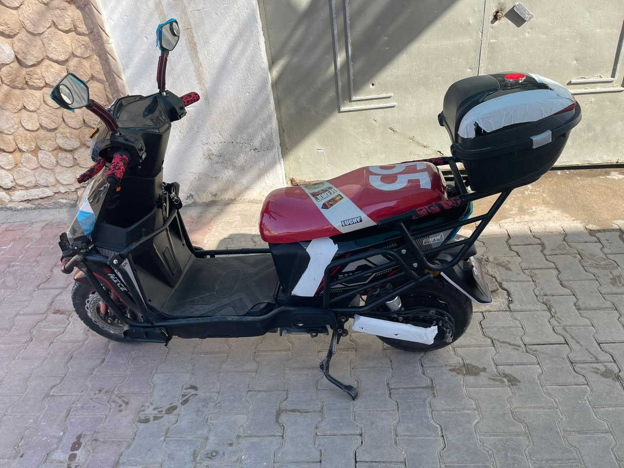 ⚡️ للبيع: وحش "الماسة" موديل 2025 (نظافة ومعدلة) ⚡️
يا ولد، الدراجة "لوز اللوز" وما شاكية من شي، متعوب عليها حيل ونظافتها تحجي عنها. للي يدور كشخة وقوة ومتانة.
• الموديل: 2025 (حديثة جداً).
• الشركة: طراز شركة الماسة المعروف بقوته.
• البطارية: طاقة فول (من 10 إلى 12)، يعني شيل إيدك من الهم، تمشيك مسافات وتبيض الوجه.
• الحالة: الدراجة "نضيفة كرت" ومتعوب عليها بكل تفاصيلها (إكسسوارات، دعاميات، وتغليف كامل).
• الأداء: دراجة من النوع القوي، مو مالت لعب، مالت شغل وكرف.
💰 السعر: 650 ألف (وبيها مجال قليل للشراي)
📍 المكان: [رمادي التاميم 8 أشباط]
📞 للتواصل: ***********
