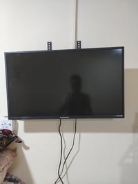 شاشة كوسنيك ٣٢ • LED بدون نت • باب أول
