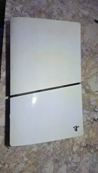 PS5 للبيع أوربي 1TB مع الملحقات كيبل HD ، كيبل كهرباء ، جوستك، سلم   ا...