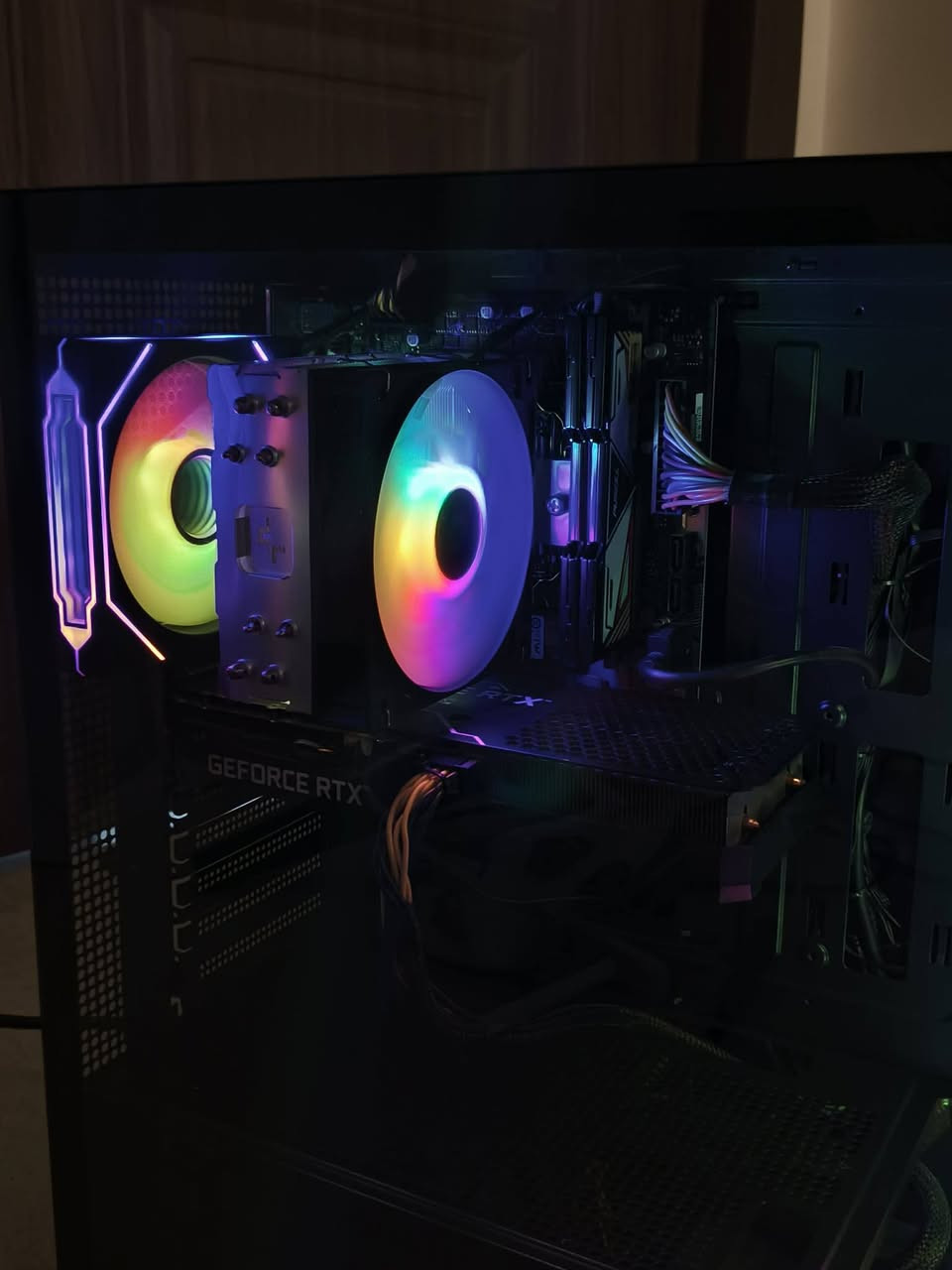 للبيع PC Gaming – جاهز للاستخدام مباشرة
المواصفات:

- معالج Intel Core i5-12400F

- كرت شاشة GALAX RTX 3060 Ti 8GB

- مذربورد H610M K D4

- رام 16GB DDR4 3200MHz (PUSKILL)

- تخزين SK hynix M.2 NVMe 512GB Gen4

- مزود طاقة 650W

- أداء ممتاز للألعاب، التصميم، والمونتاج.

- يشغل أحدث الألعاب بكفاءة عالية.

الجهاز نظيف جدًا ويعمل بدون أي مشاكل.
جاهز للتجربة والفحص قبل الشراء.
جميع التفاصيل موضحة بالصور.

متوفر توصيل.

للاستفسار أو الحجز راسلني على الخاص او واتساب ***********
