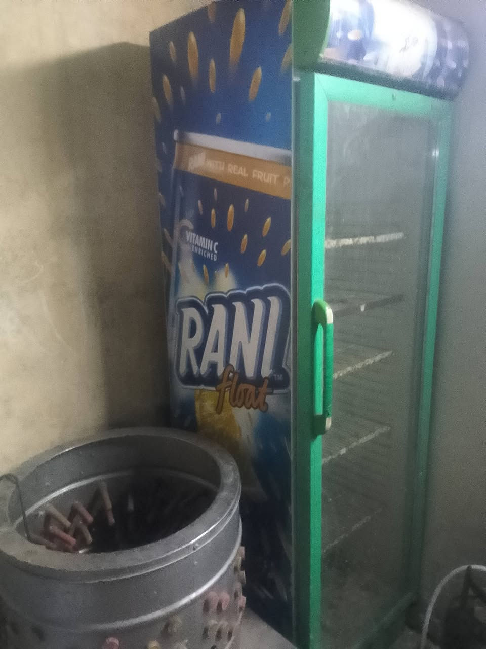 للبيع شوايه وعارضه وهلاسه  وحوض شوايات  *********** بغداد مدينه الصدر
