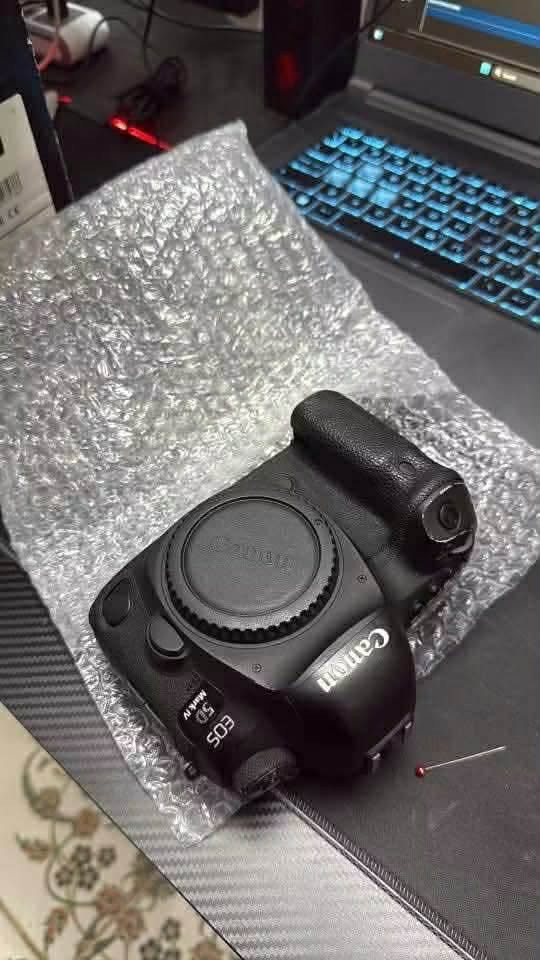 للبيع: كاميرا Canon EOS 5D Mark IV

للبيع كاميرا Canon EOS 5D Mark IV بحالة ممتازة.

* نظافة الجسم: أكثر من 95٪

* البطارية: أصلية

* الشاحن: أصلي

* الكارتون: موجود

*شاشة لمس وجودة فيديو عاليه واحترافيه 

الكاميرا بحالة جيدة جدًا، وتعمل بكفاءة دون أي مشاكل

مكاني ناصريه 

قضاء النصر


**إذا كنت صاحب هذا الإعلان وتريد حذفه لأي سبب، رجاءا أرسل رسالة إلى الدعم الفني**