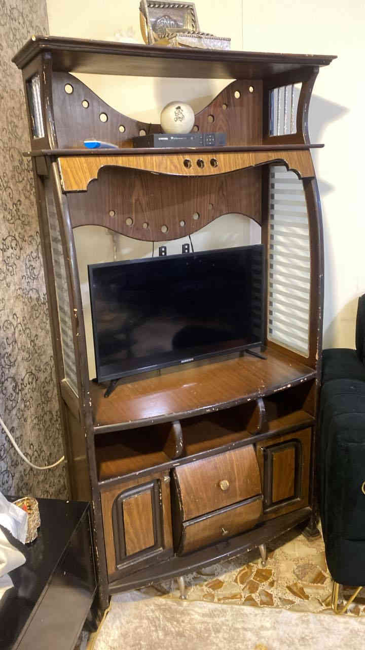 تخم ١٠ مقاعد للبيع نضافه ٩٠ بل ميه 
معرض صاج للبيع 
ميز طعام بدون كراسي جديد 
مكاني حي الجهاد ***********
