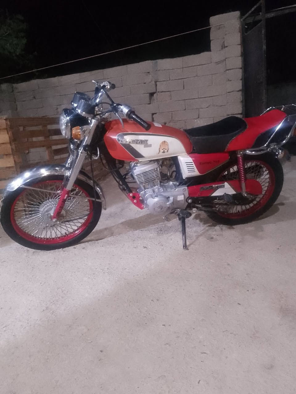 السلام عليكم  دراجه تايكر للبيع موديل 2022 اوراق كامله وبسمي دراجه مكفوله كفاله عامه مامفتوح بيها برغي كله عل وضع الشركه جديده السعر 550 مكان الناصريه مركز رقم ***********
