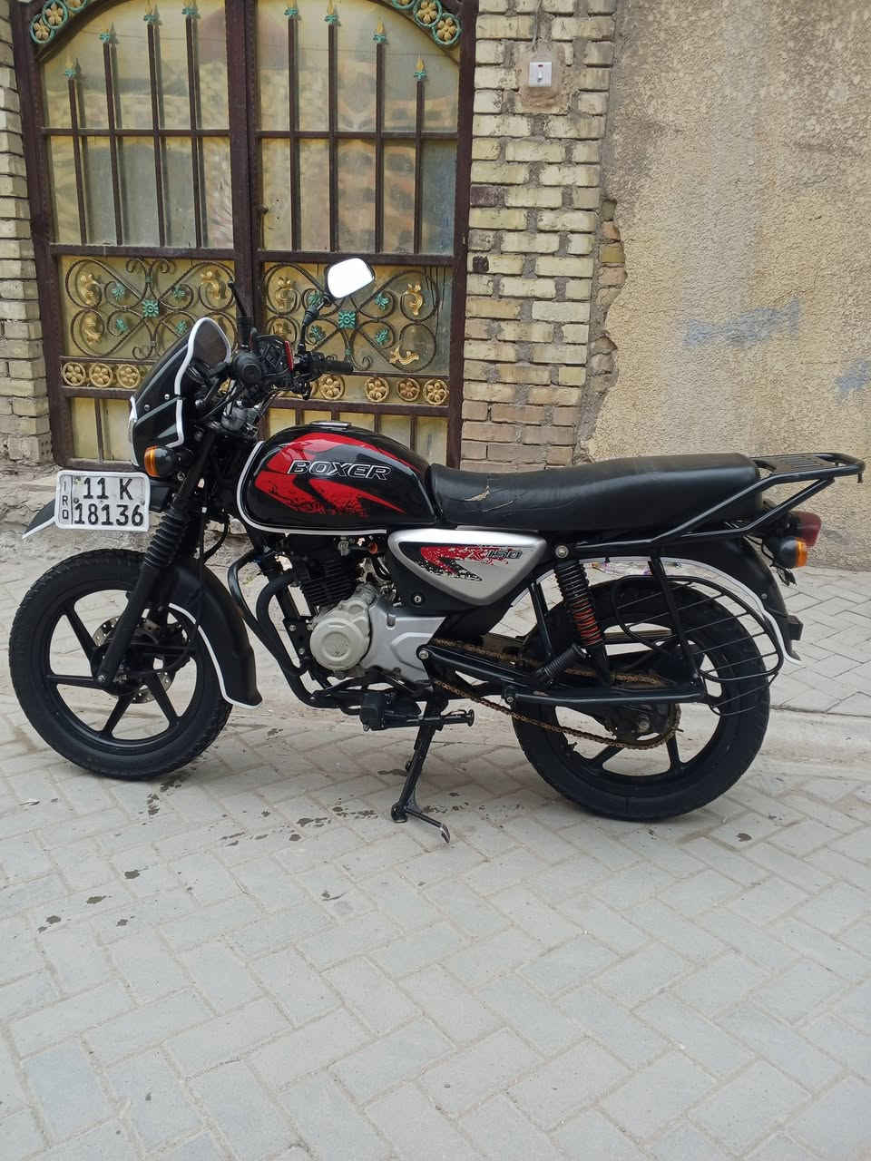 السلام عليكم بوكسر للبيع موديل 2023/8/28 الدراجه
تخم تاير جديد
دسكات  وفنجه وبنزات كله جديد شرط اصلي اليفل الوردي كفاله عامه بعدهه اخت الجديده رقم وسنويه انكليزي الجديد تحويل شوكت متريد 
الدراجه جاهزه من كلشي 
الدراجه يرادلهه تبديل كام شفت بس جاهزه من كلشي انكر سويت وتوكل علا باب 
الله موجود صندوك دلفري رجان الماعده خبره لا بتعبني الدراجه كفاله عامه  
ماشيه 18الف عنواني مدينه الصدر شارع الفلاح السعر 2500وبيهه مجال للشراي
رقمي للتواصل***********
