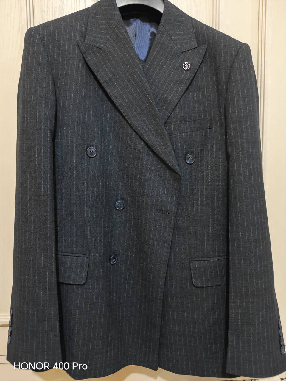 بدلات رجالي كوالتي عالي جدا
استخدام مرة واحدة فقط
التوكسيدو مع ملحقاتها قياس ٥٠
السراوين قياس ٥٢


**إذا كنت صاحب هذا الإعلان وتريد حذفه لأي سبب، رجاءا أرسل رسالة إلى الدعم الفني**