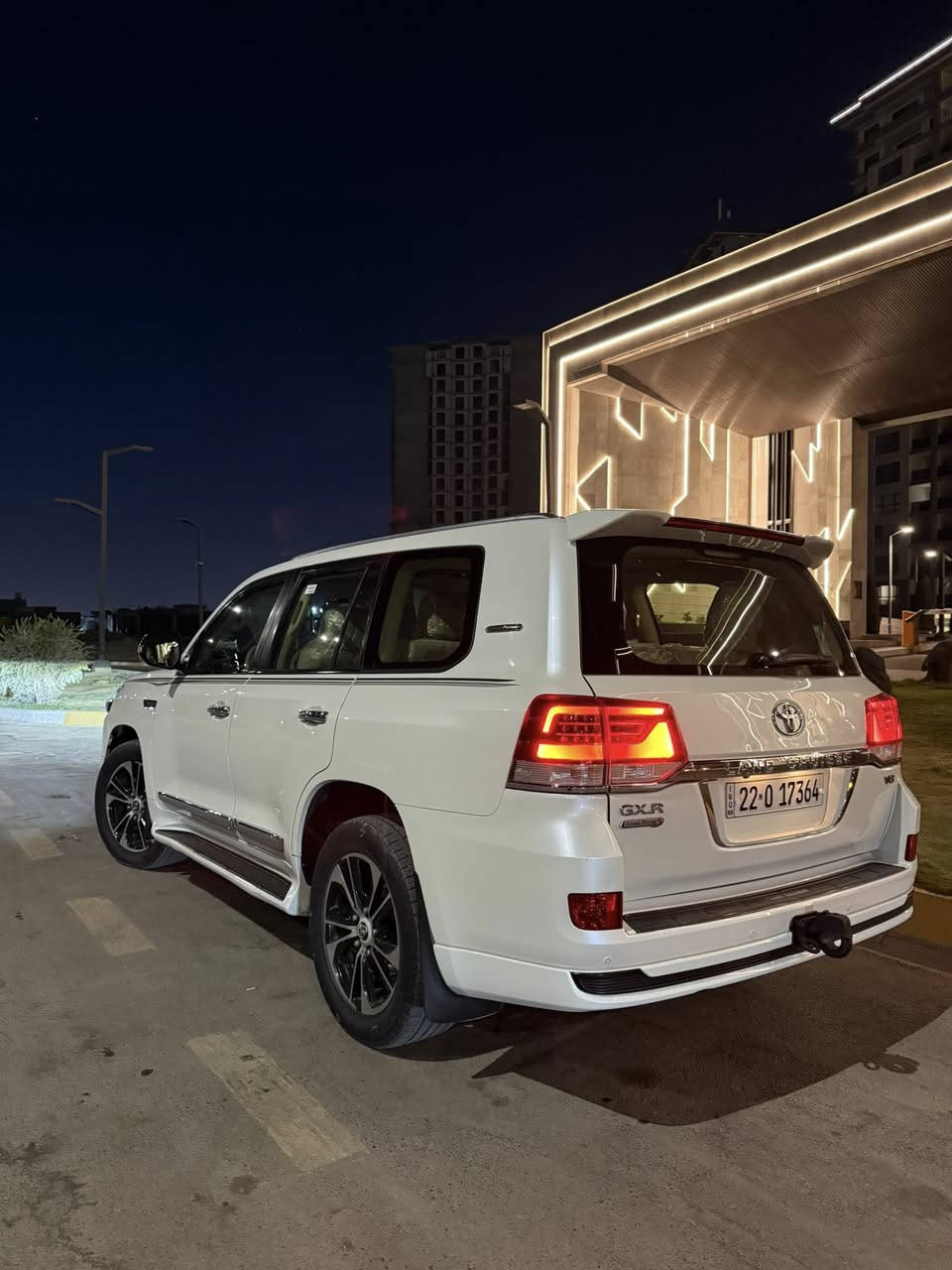 سلام عليكم 
لاند كروز موديل 2016
رقم شمالي رقم دولي هزه ما ساقطه فول مواصفات 
مكينه 8 سلندر  4600 المرغوب 
ماشيه 114 قابل للزياده 
جاهزه من كلشي 
بدون صبغ بدون تبديل  
بيه بارد بلداير مال جاملغ وحافه الباب الجنطه
للأستفسار ***********
