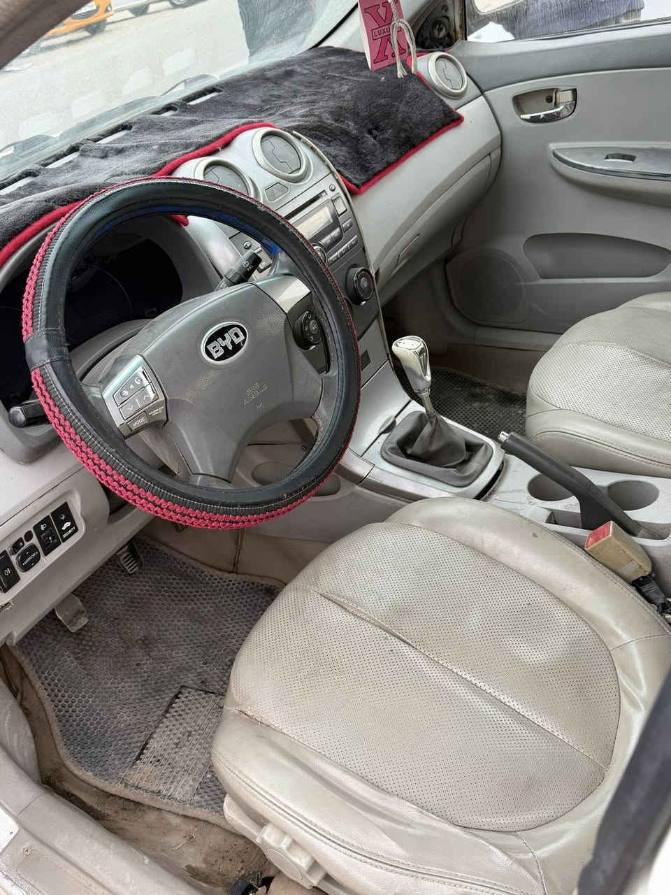 سلام عليكم بيوايدي ٢٠١٣السيارات جاهزة مكينة كير نضيفات.  صدرجديدالسعر 35قفل العنوان بغداد الدوره رقم ***********
