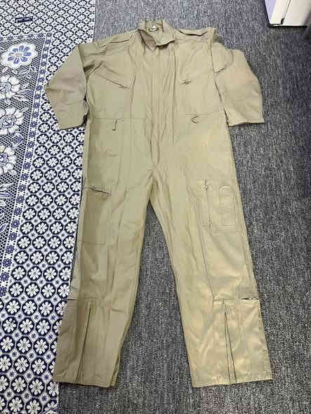 أسلام عليكم بدلات 511 الاصليات وقماصل امريكيات ومشلح امريكي للبيع الي يفيدنه هاذه رقمي ***********
