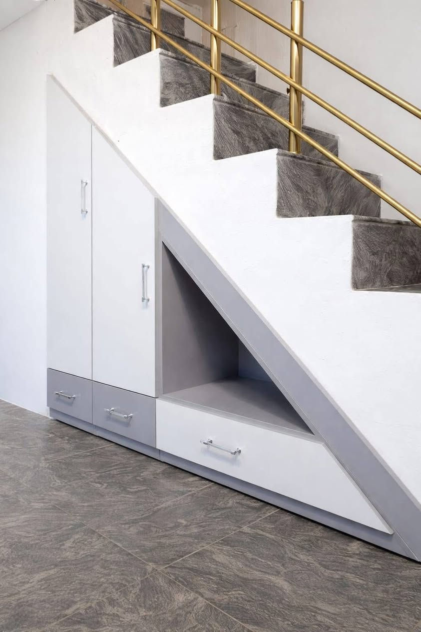 السلام عليكم 

كل عام وانتم بالف خير يارب رجعنا وياكم و الحمدلله 

كل بيت بي درج ومايعرف شلون راح يستغل هاي المسافة وشلون تكدر تحوله الى تحفه فنيه ! 

تكدر تسوي مخزن للملابس الصيف او الشتاء او تكدر تسوي مخزن بطانيات وفراش او جزامه احذية او ديكور شاشه بلازمة او مكان غساله وغيرها هواي 

تكدر تسوي من خشب او المنيوم و الاسعار مناسبة جدا ابتداء من 75 الف للمتر الى 150 الف للمتر حسب الديكور و المواد لي حضرتك رايده 

العنوان 📍 القائم ناحية الكرابله 

للطلب *********** يوجد واتس اب
