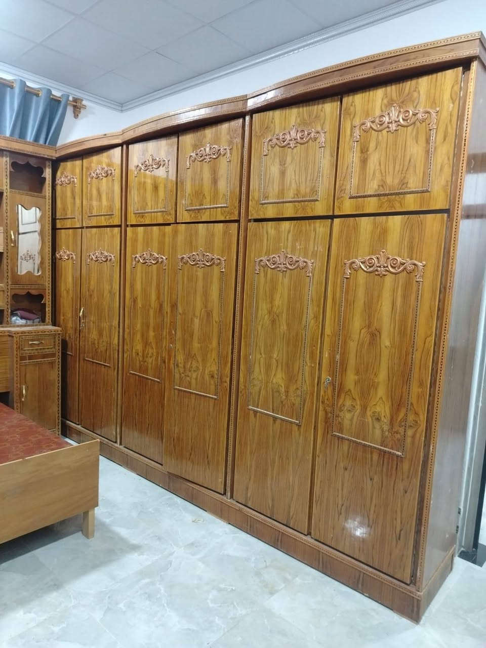 سلام عليكم يوجد غرفه خشاب عراقي مستخدم نضيف الاستفسار على هاذه الرقم ***********بي
