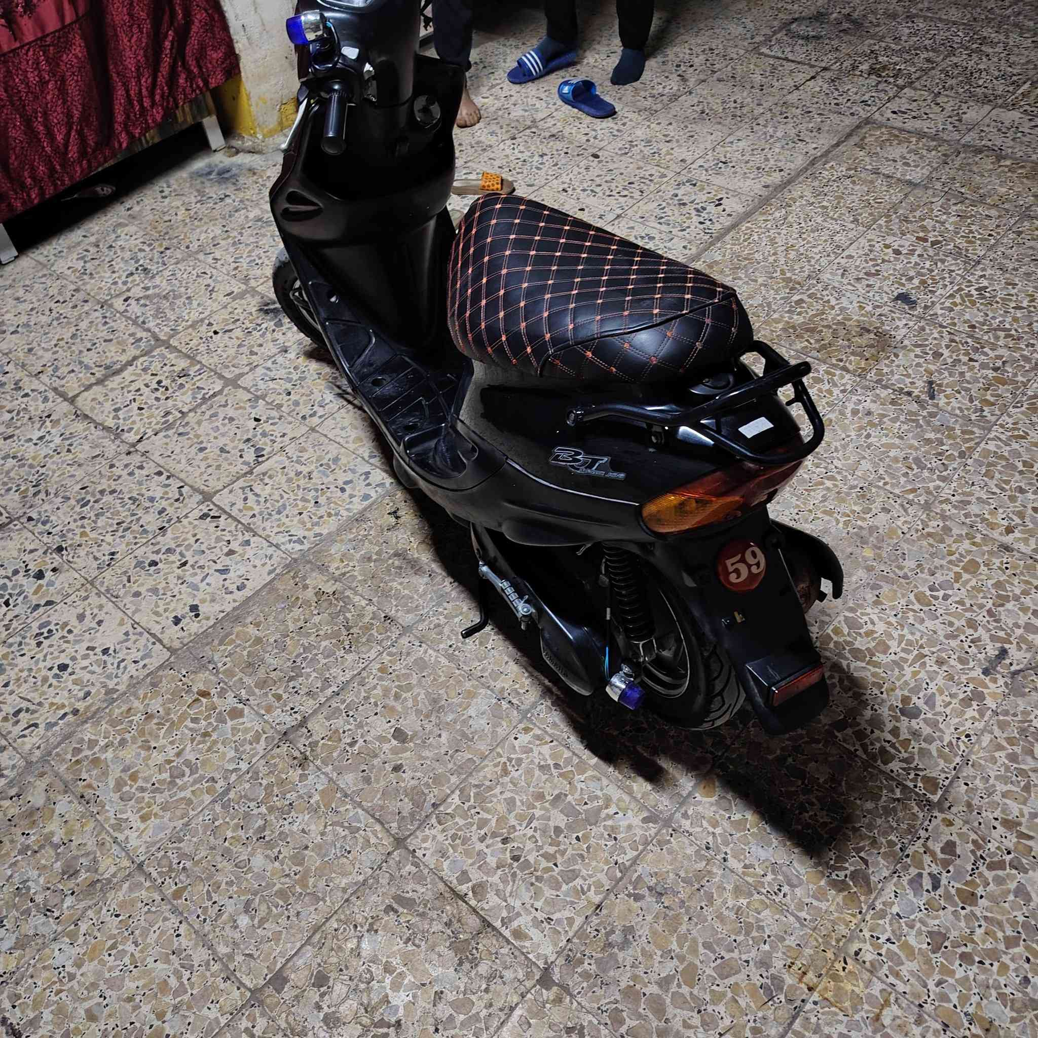 سلام عليكم دراجه 9زروف يوماه البيع دراجه برغي مامفتوح بيه نضيفه لا متعوبه سعر ب 800 مكاني حي الجامعي اتصال***********
