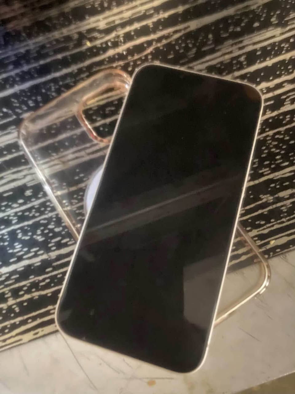 ⸻

📱 iPhone 13 للبيع

🔹 السعة: 128GB
🔹 الحالة: نظيف جداً شبه جديد
🔹 البطارية: 86%
🔹 الجهاز غير مبدّل بأي قطعة (أصلي بالكامل)
🔹 بدون خدوش تقريباً، حالة جهاز نظيف جداً
🔹 استخدام خفيف واهتمام عالي بالجهاز

📷 الكاميرات شغالة 100% بدون مشاكل
🔊 الصوت نقي وواضح
📶 الشبكة والواي فاي شغالين طبيعي
🔓 Face ID شغال بدون أي مشكلة

💡 الجهاز مثل ما هو واضح بالصورة، جاهز للاستخدام مباشرة بدون أي مشاكل

💰 السعر: 395قابل للتفاوض بالمعقول
📍 الموقع: بغداد
     *********** واتساب فقط
