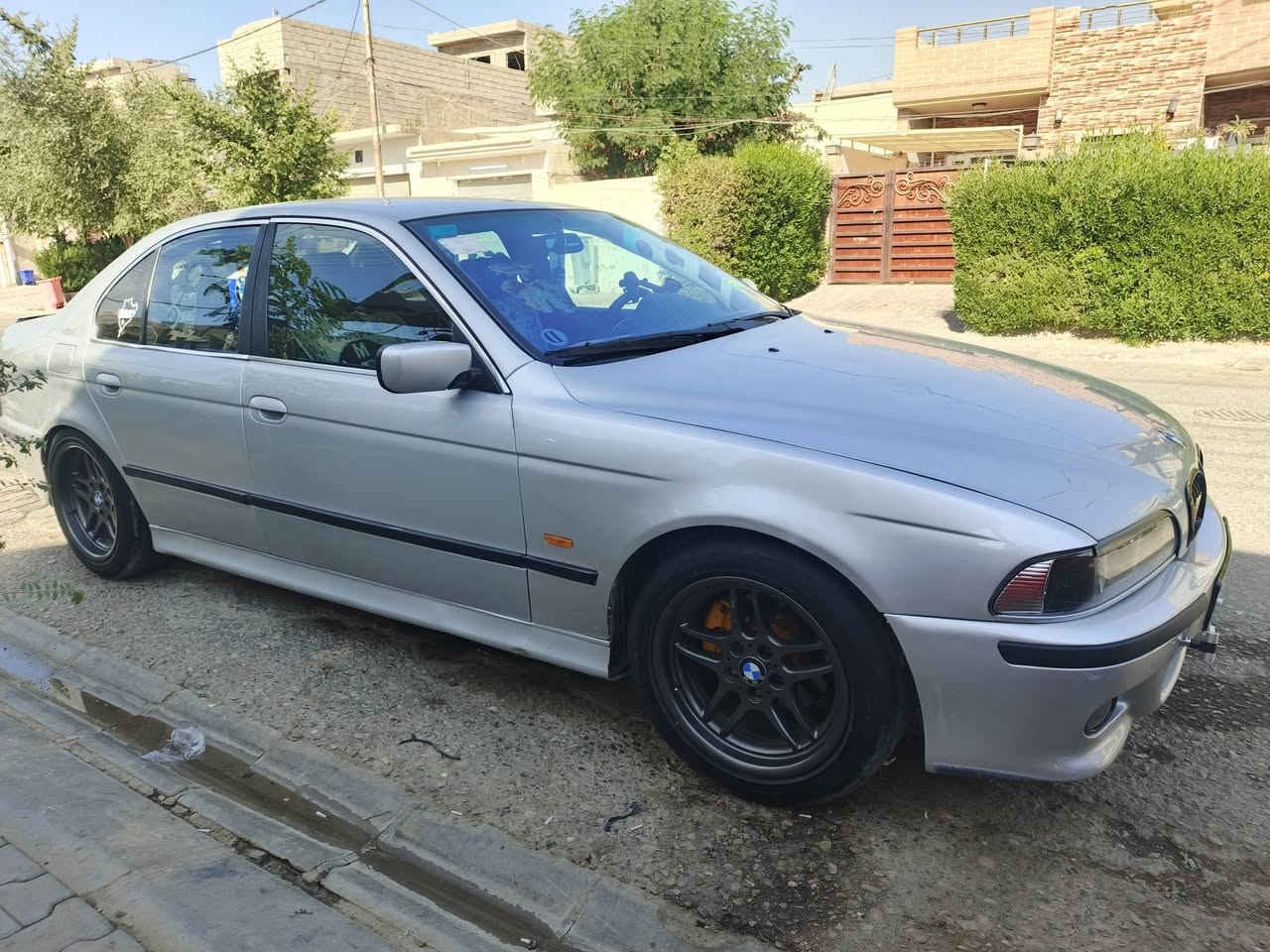 سلام عليكم للبيع بي ام صقر موديل 2001 528بيه ثلاث قطع صبغ جماليه بدون دواخل كير محرك شرط رقم اربيل دولي سنويه صاقطه صار شهر شرط تحويل والوكالة بطاقه بانزين بيه تخم تايرات جديد وياله m سستم زينون سياره كله على ابلاد سعر 105بي مجال بصيط اي استفسار *********** ما متواجد على انترنت
