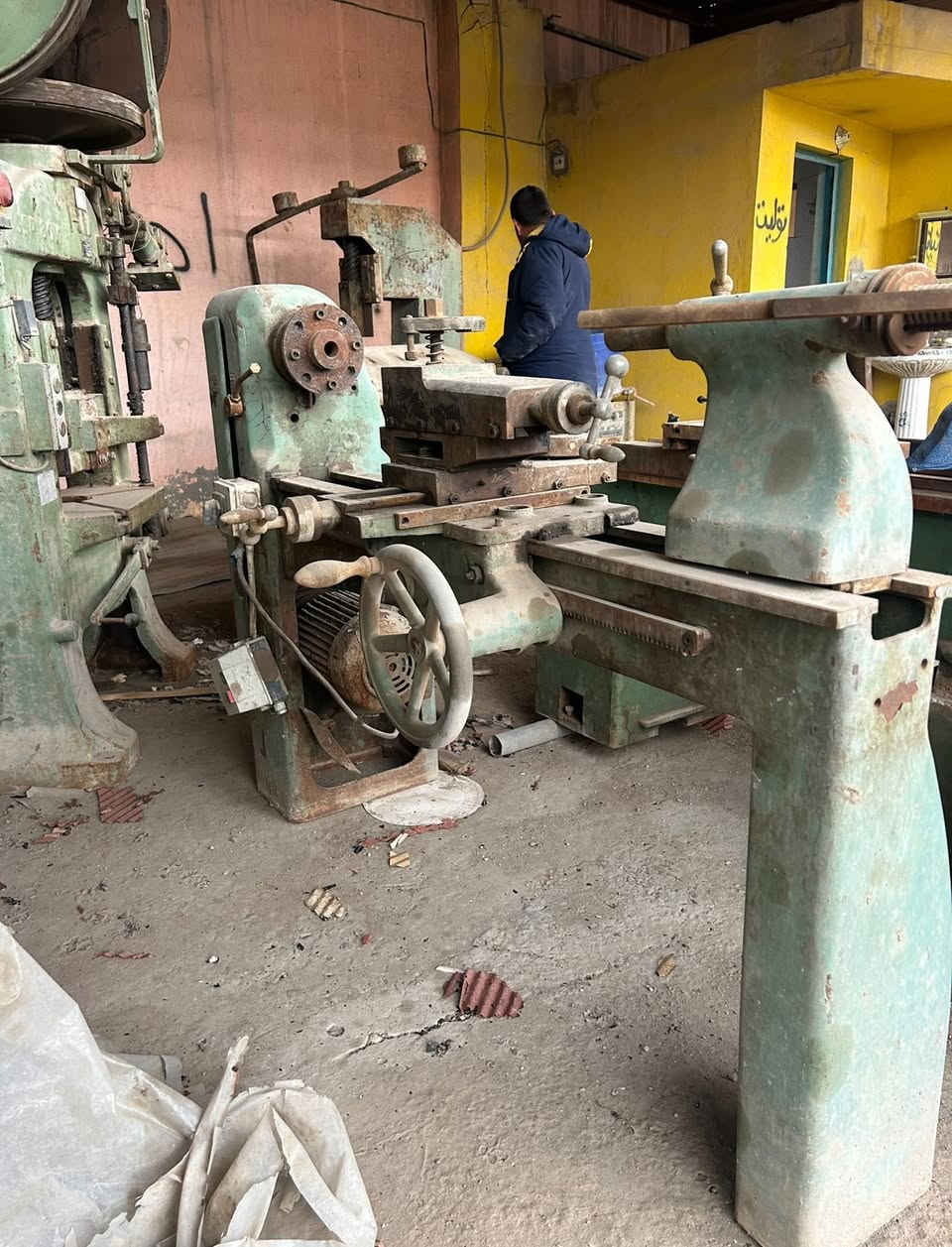 السلام عليكم 
مجموعة مكائن للبيع والسعر جدا مناسب 

تورنات CNC ياباني فانوك /عدد 2
تورنة ياباني مساحة عمل (متر) /عدد 1
تورنة فافون بلادية مساحة عمل (متر) /عدد 1
ماكنة كراين اسطوانية منشأ (الماني) /عدد 1
فريزة دبل كتر /عدد 1
منظومة تصفية سائل تبريد /عدد 1
فرن تقسية حديد /عدد 1 
فراري تعويج بليت يدوي /عدد 1 
منشار ترددي /عدد 1
رولة صغيرة /عدد 1

العدد 11 ماكنة 
العنوان بغداد 
للاستفسار اتصال ع ارقام او مراسلة خاص 
*********** واتساب 
*********** اتصال
