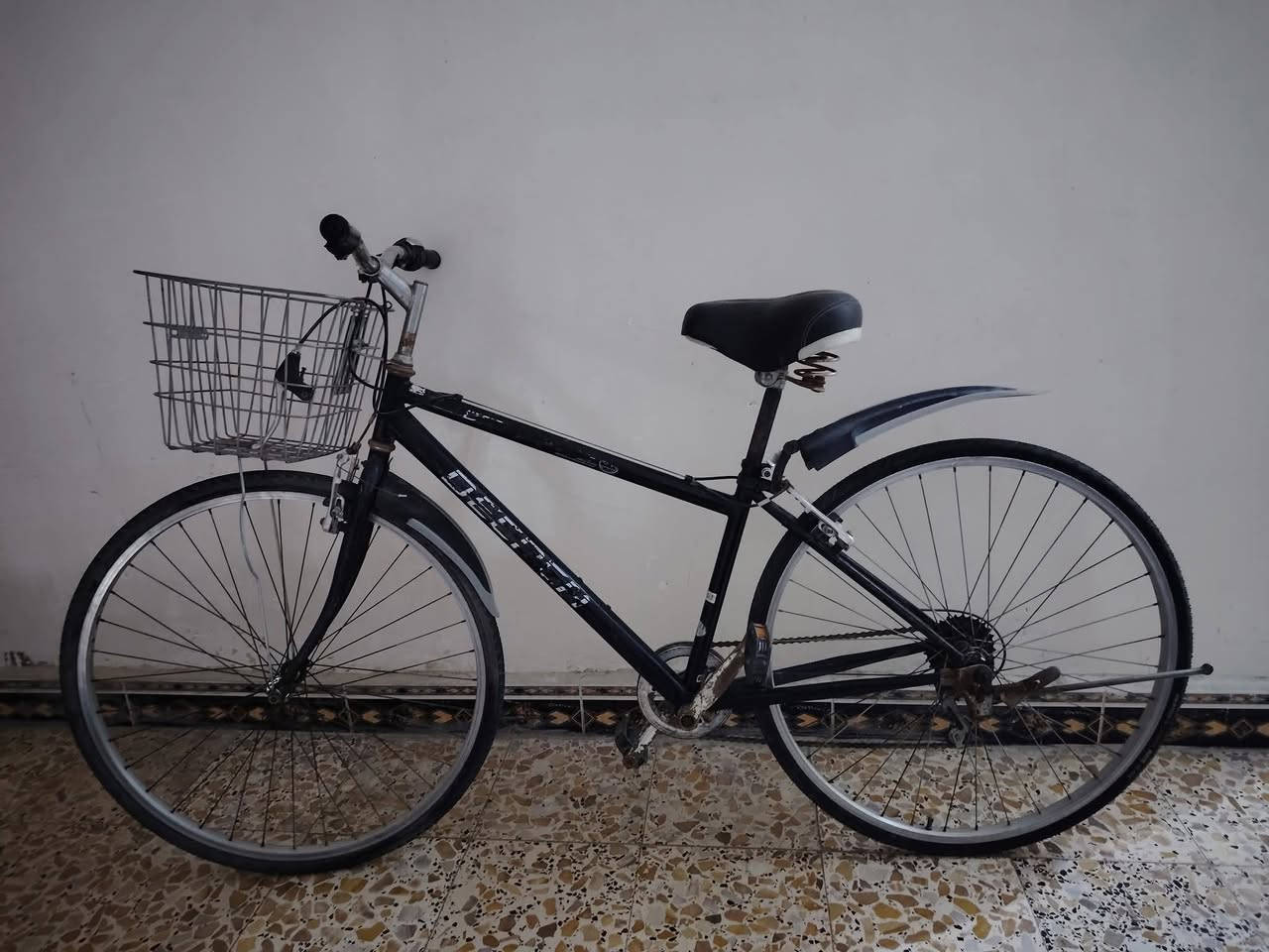 السلام عليكم
بايسكل c700 للبيع 
ب 90 الف
شاصي جديد وويلات المنيوم
كلشي موضح بالصورة وما يحتاجله فقط عناية 
للاستفسار

***********
أو مايسنجر
