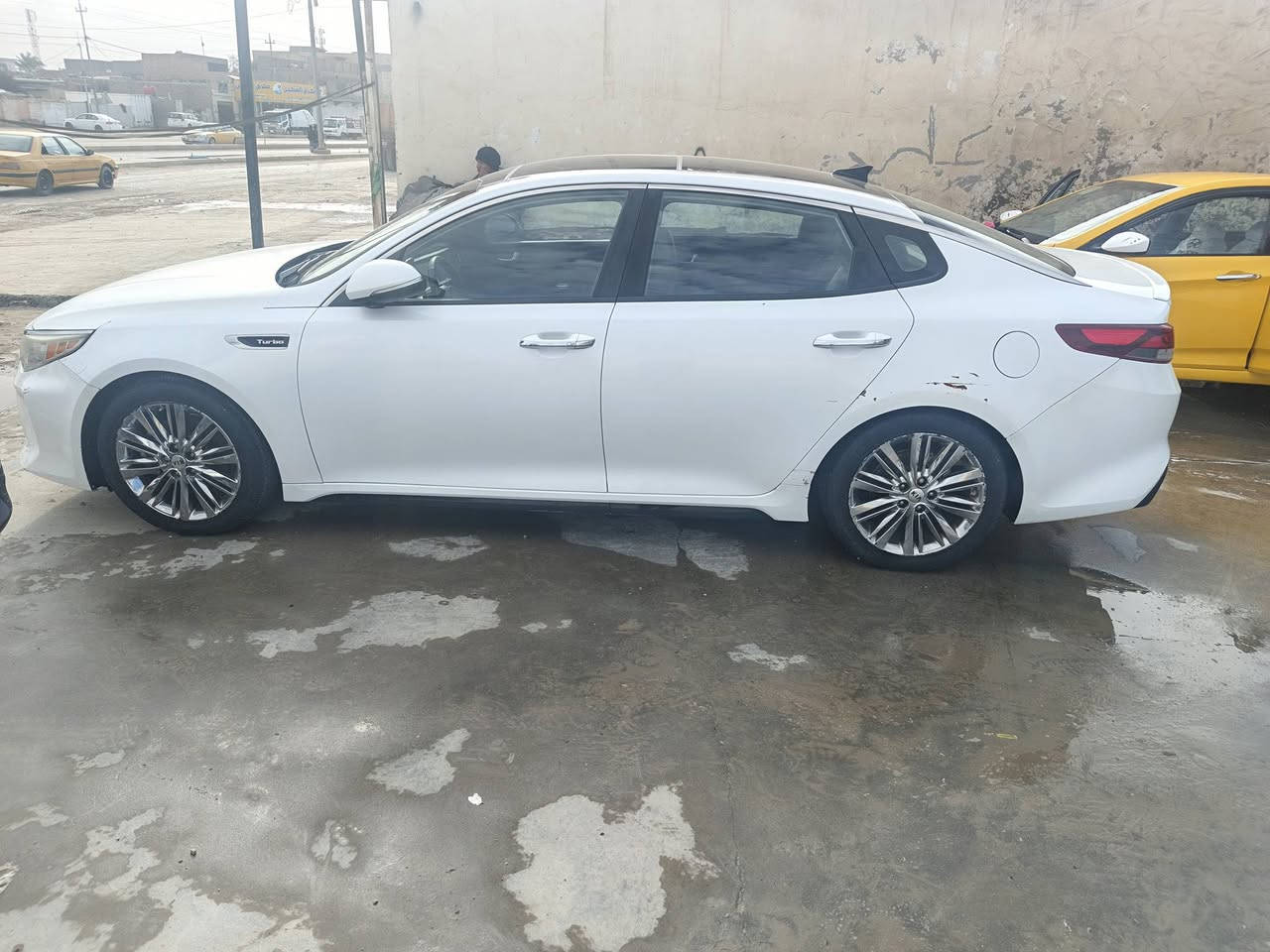 كيا اوبتما 2016. Sx
رقم بابل انكليزي بأسمي  وارد امريكي  ماشيه 127 الف كيلو ميل مواصفات ال sx المعروفه
-مكينه تيربو 2000(245حصان)
-بانوراما قطعتين ثلاث طكات
-بصمه تشغيل بصمه أبواب 
-داخل جلد أحمر
-شاشه كبيره لمس اندرويد خرائطwi-fI 
-نضام ابل كار بلي في الشاشه 
 -كامره دواره خلفيه 
- فول تحكم ستيرن جهتين 
 -مثبت سرعه
-دركه رياضي حرف D
-كشنات كهرباء أمامي 2 ميموري 
-شاشه أعطال بالدشبول 
-تبريد وتدفئة بالكشنات الاماميه
 -لد أمامي نهاري ليلي 
-ويل كروم قياس 18
-يدات نيكل بلادي 
- حساس اطارات 
-جي بي اس +بلوتوث +Usp مخارج
- اربع وضعيات قياده ايكو وسبورت وسمارت وكومفورت
-نظام ترحيب +يدات اضائه ترحيب عند الاقتراب 
- لايت زنون بلادي 
- مري قلاب وي الR
-هيتر تدفئه بالستيرن
- سستم سماعات  ب9 سماعات harman&kardon
رقم: *********** 
مكان السياره ديوانية

#نقص_حداديه_تعبانه

السعر :135
وبيها مجال قليل
