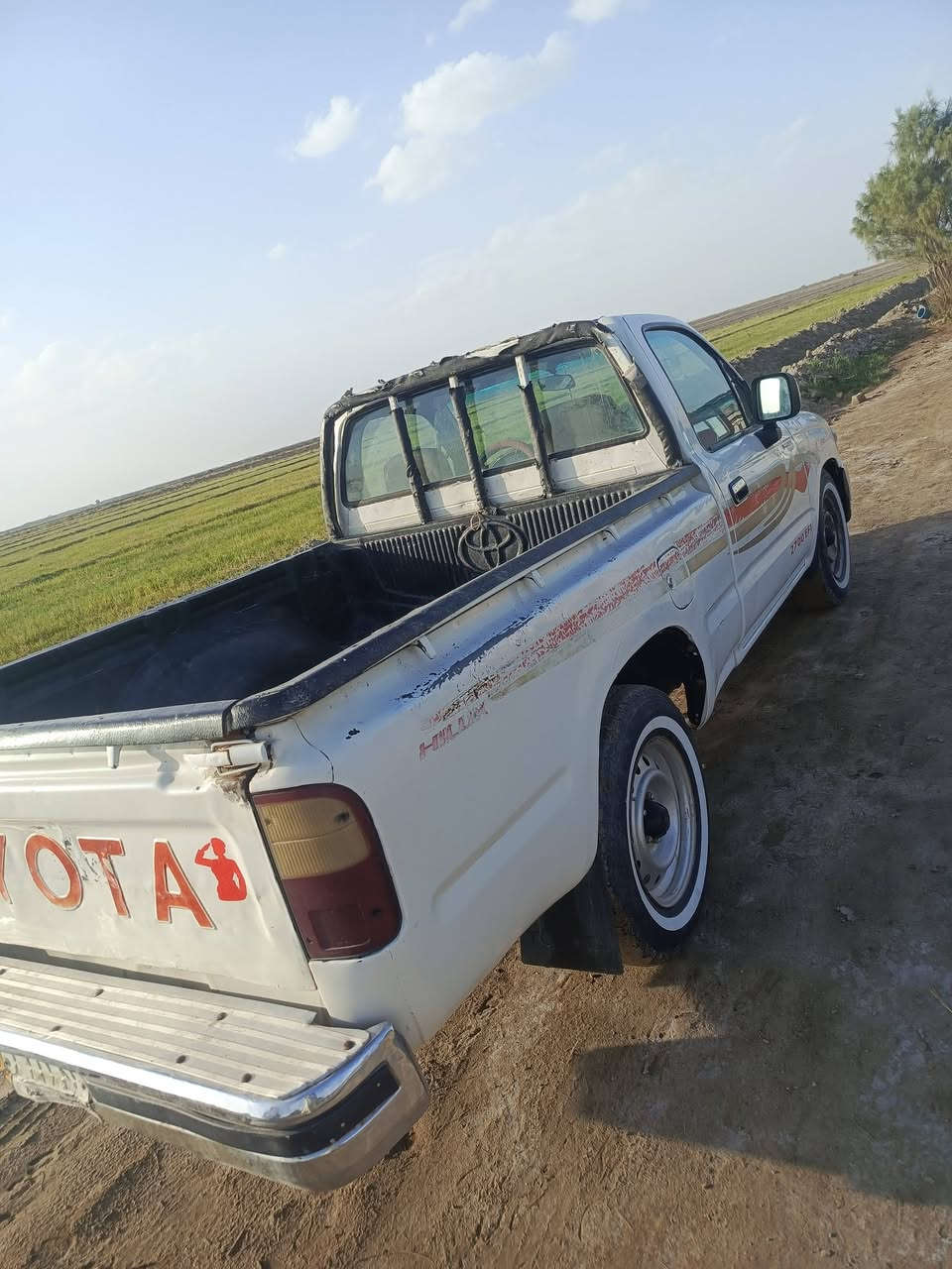 سلام عليكم سيارة للبيع 2003 سعر 75وبها مجال ***********
