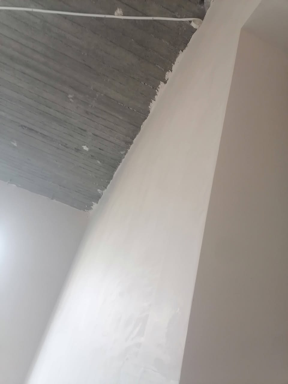 السلام عليكم يوجد كادر

لباخين جص ٣ اسطوات
تريد مسطره. تريد لبخ عادي  بكيفك  
***********
