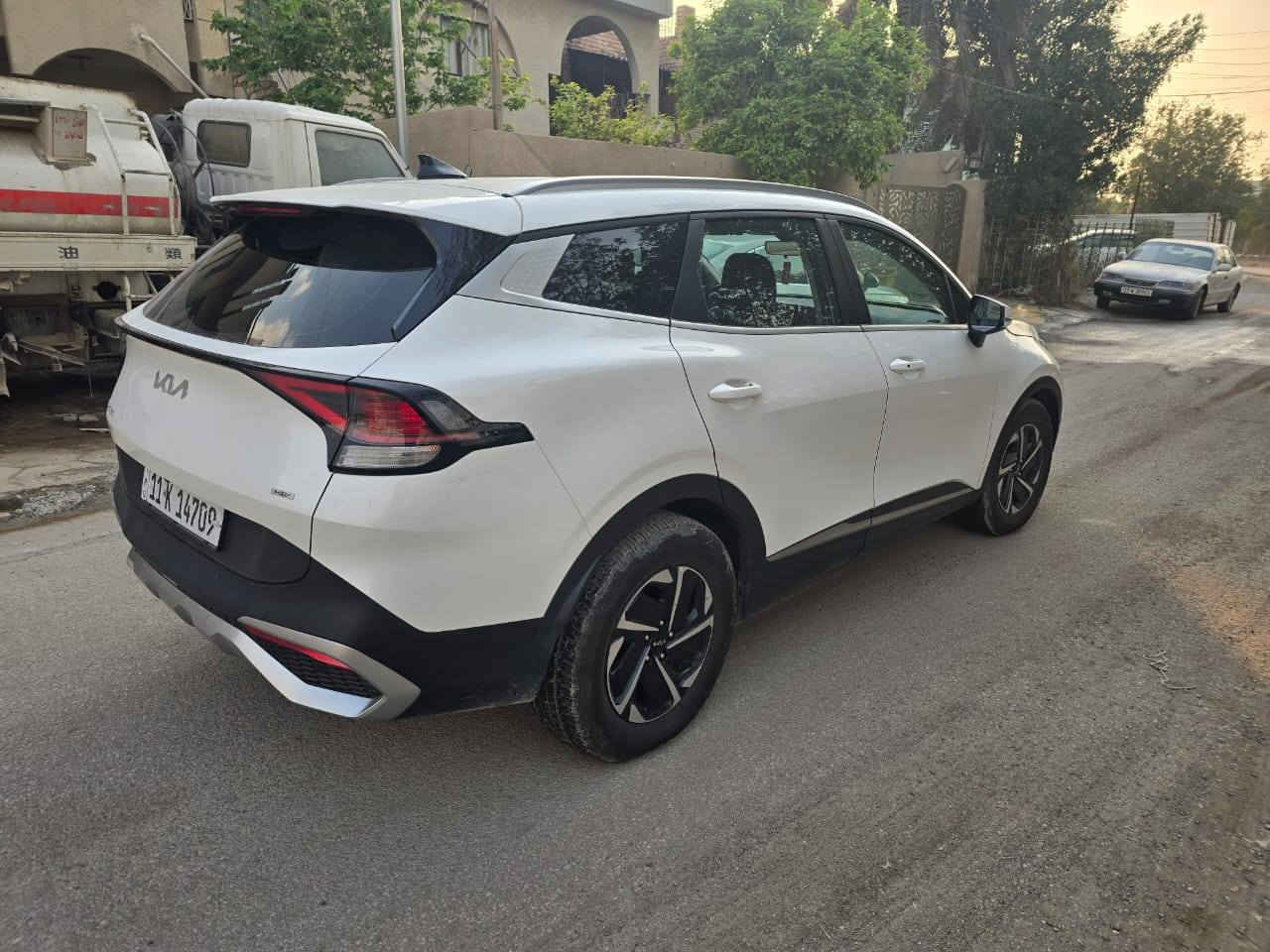 سلام عليكم  مكلف بلنشر للبيع كياسبورتج  وارد كوري مديل 2024 رقم بغداد دولي باسمي تحويل مباشر هزه سنويه جديده فول موصفات من عدا الفتحه محرك 2500 هايبرد  بدون حادث بيها تبديل 3 قطع بلادي من كوريا السعر 180 ورقه وبيها مجال للاتصال  ***********.  ***********
