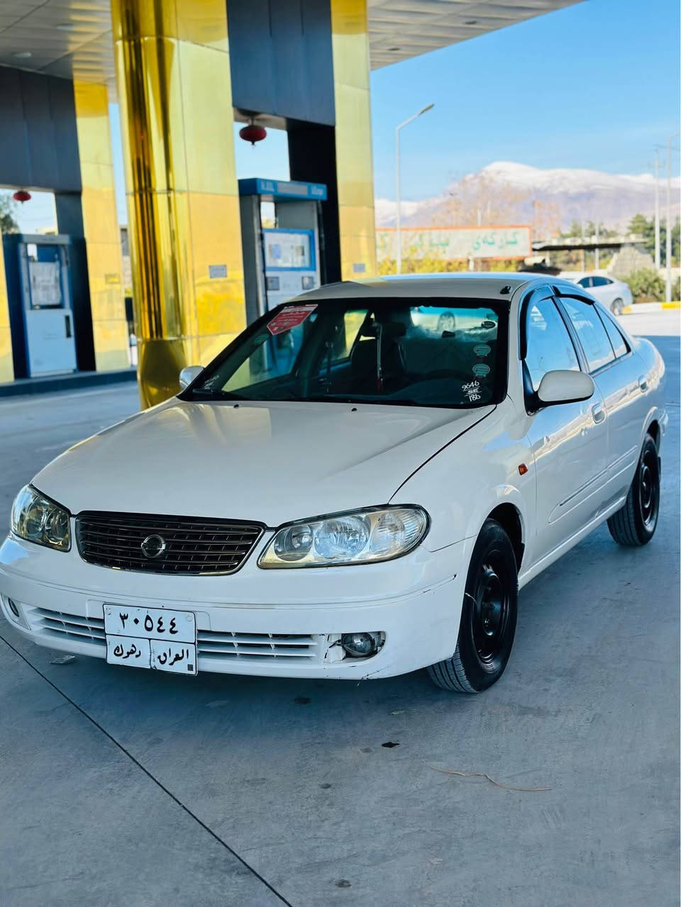 نیسان سەنی مۆدیل ٢٠٠١
سەیارەکی زۆر پاک و خاون و جوان و توند و تۆڵە 
چوار جام کارەبا 
سەیارەکە چوار پارچەی بۆیاخە
گیر حادیە گیر و مەکینە بەشەرت چوار تایە و ویل لۆکی لەژێرە سەیارەکە زۆر جوان و پاکە دینارەک مەسرەفی تیدانیە
رەقەم دهۆک مانگیمە سەنەوی بەسەر چووە سەیارەکە زۆر جوانە چاڵ و شوختی نیە 
بەشەرتی تحویل و خرامە
ناونشان ڕانیە
فایبەر وەتس ئەپ
*********** رانية, السليمانية
